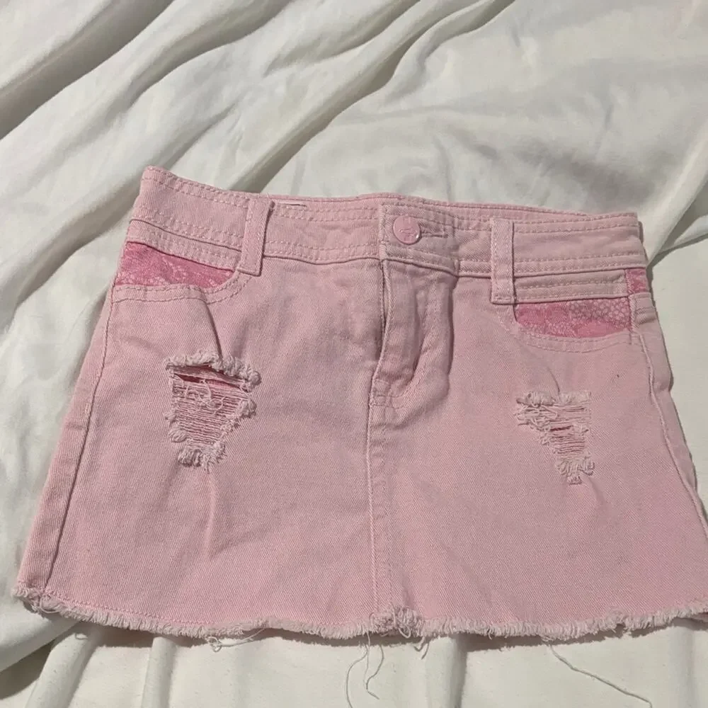 Buffalo 8 Pink Distressed Denim Mini Skirt destroyed frayed on trend euc pockets